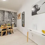 Del Mar * بودابست